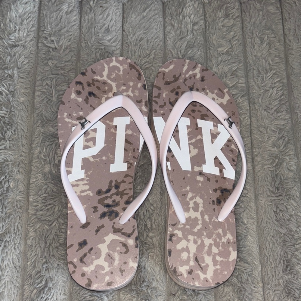 NEW PINK Victoria’s  Secret  Leopard Print Flip Flops Size 7